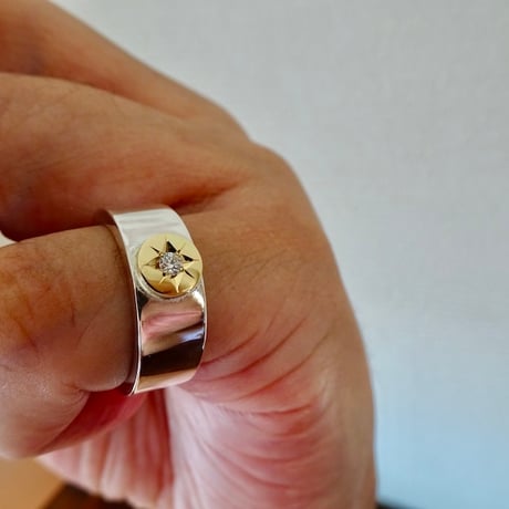 仁尾彫金『一つ星ダイヤ、k18太陽の平打リング、幅７mm』ハンドメイド564
