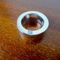 仁尾彫金『一つ星ダイヤ、幅１cm、厚み４mm、プラチナ平打リング』ハンドメイド612