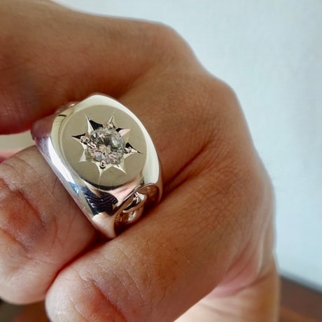 仁尾彫金『一つ星ジルコニア、フレイム丸の印台リング』ハンドメイド631