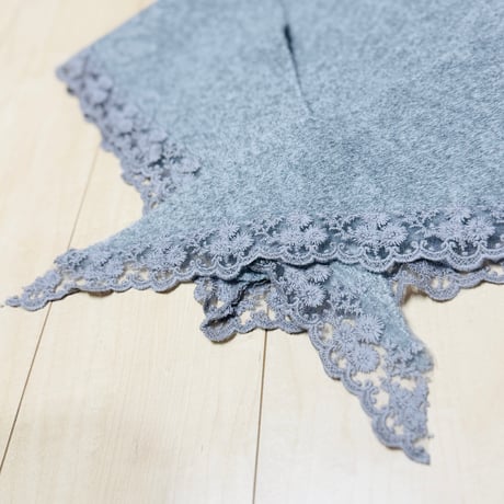 Lace Triangle Scarf （gray）