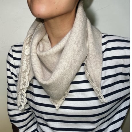 Lace Triangle Scarf （écru）