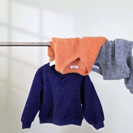【予約】EM knit v neck mtm