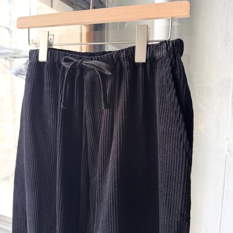 COMOLI　コーデュロイ ドローストリングパンツ