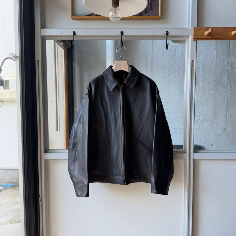 COMOLI カーフスキン ジップショートジャケット | Less