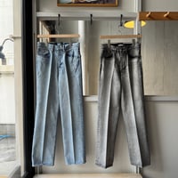 AURALEE　FADED HEAVY DENIM CENTER-PLEATED PANTS