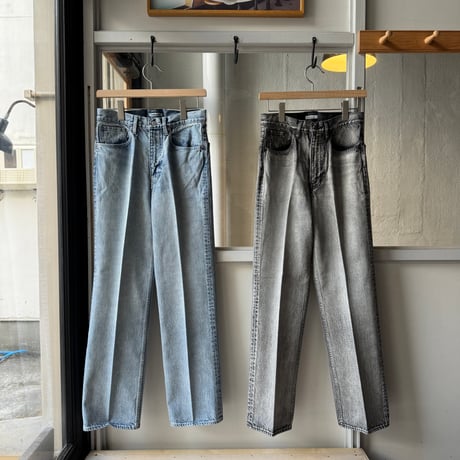 AURALEE　FADED HEAVY DENIM CENTER-PLEATED PANTS