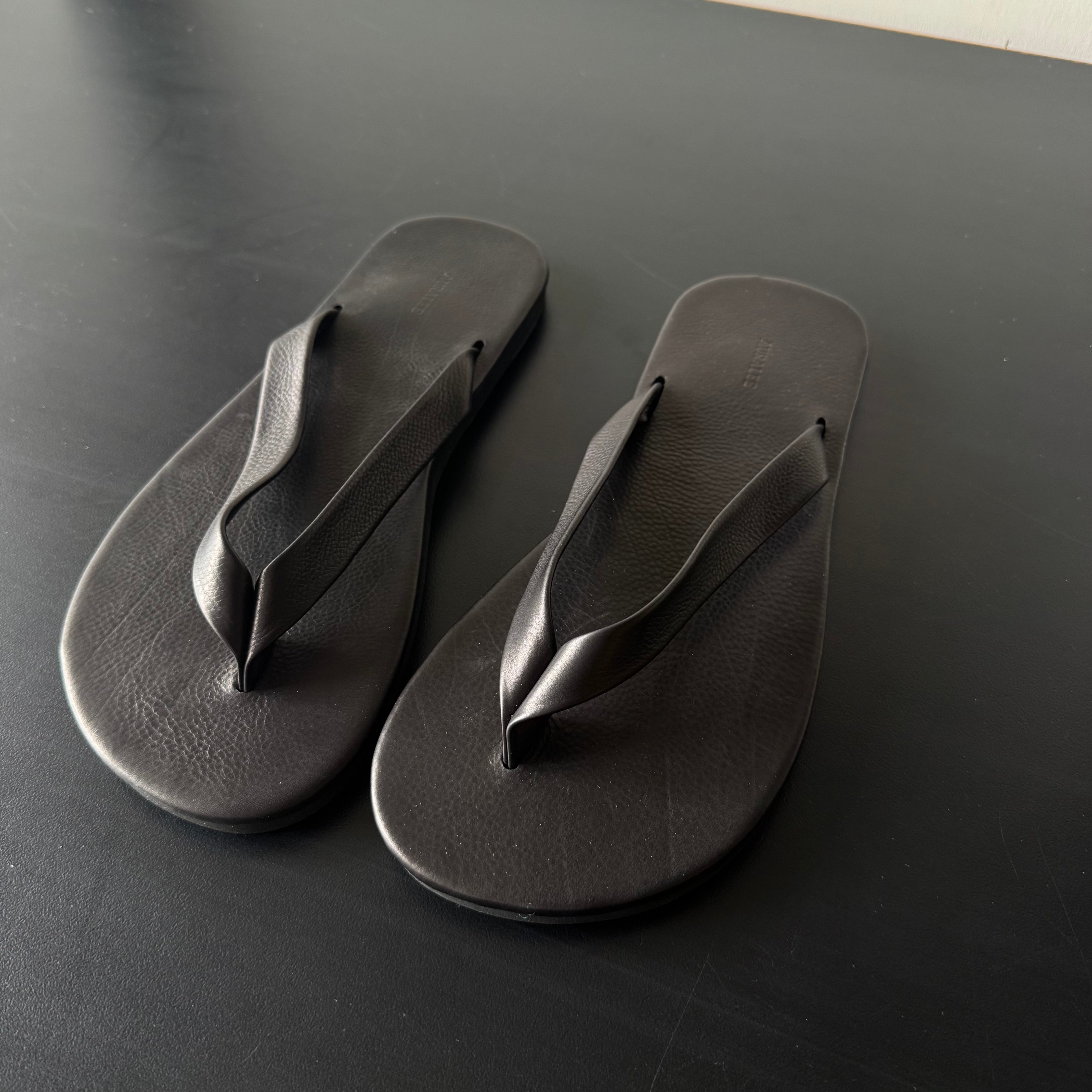 AURALEE SOFT LEATHER FLIP-FLOPS | Less Higashi