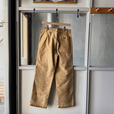 AURALEE　GARMENT-DYED ORGANIC COTTON HEAVY MOLESKIN PANTS