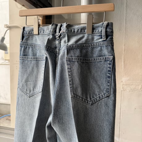 AURALEE　FADED HEAVY DENIM CENTER-PLEATED PANTS