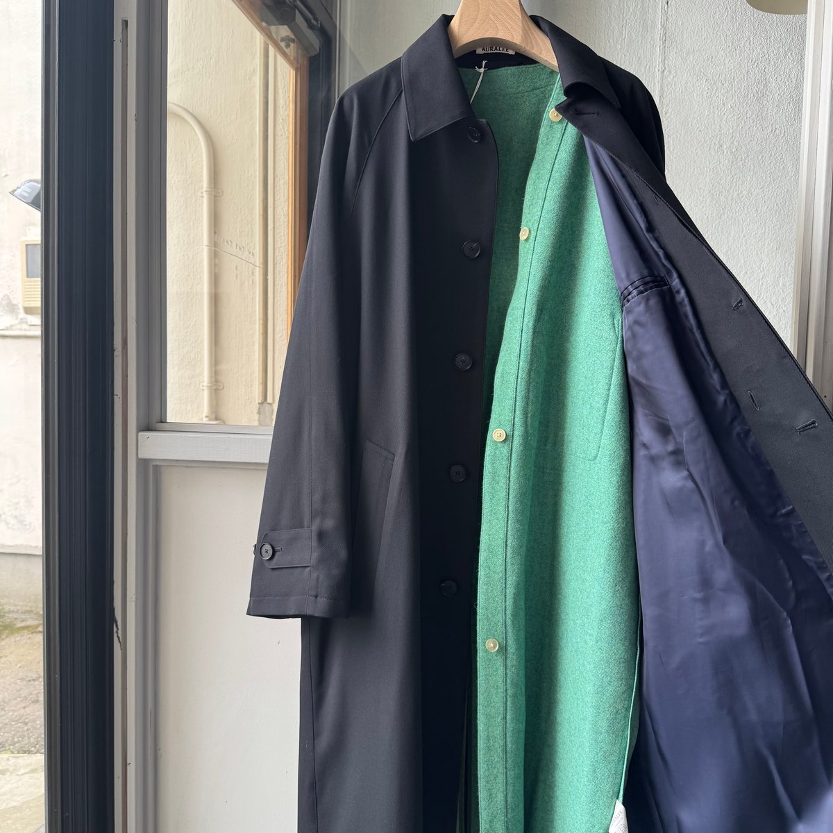 AURALEE ULTRA FINE WOOL TWILL WOOL-LINED COAT |
