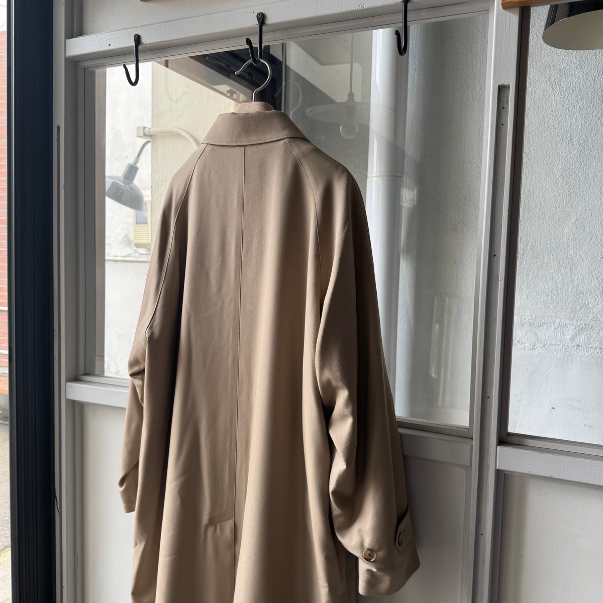 AURALEE ULTRA FINE WOOL TWILL WOOL-LINED COAT |