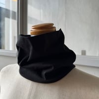 COMOLI　THINコットン ネックウォーマー《BLACK》