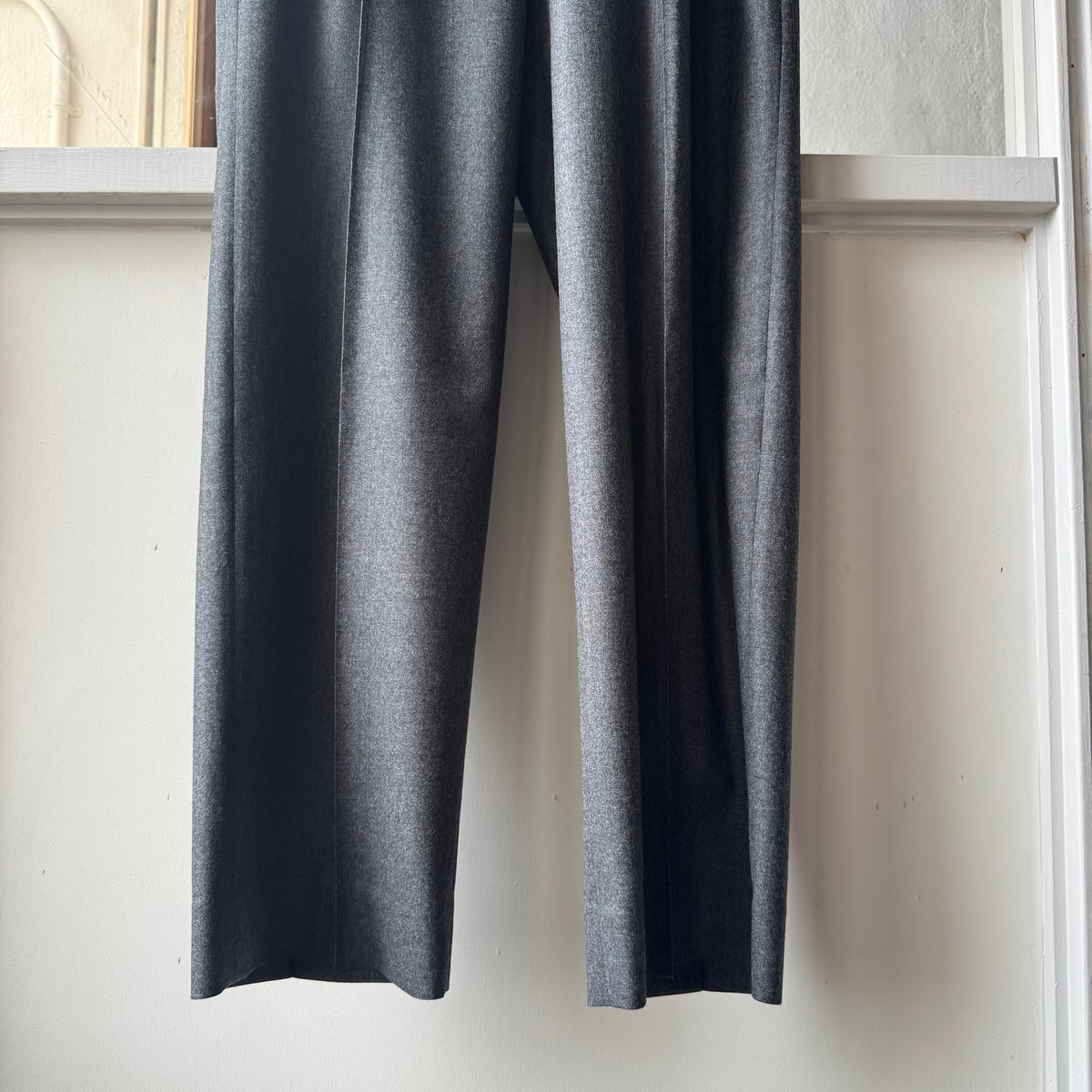 AURALEE SUPER LIGHT WOOL TWO-TUCK SLACKS | Less