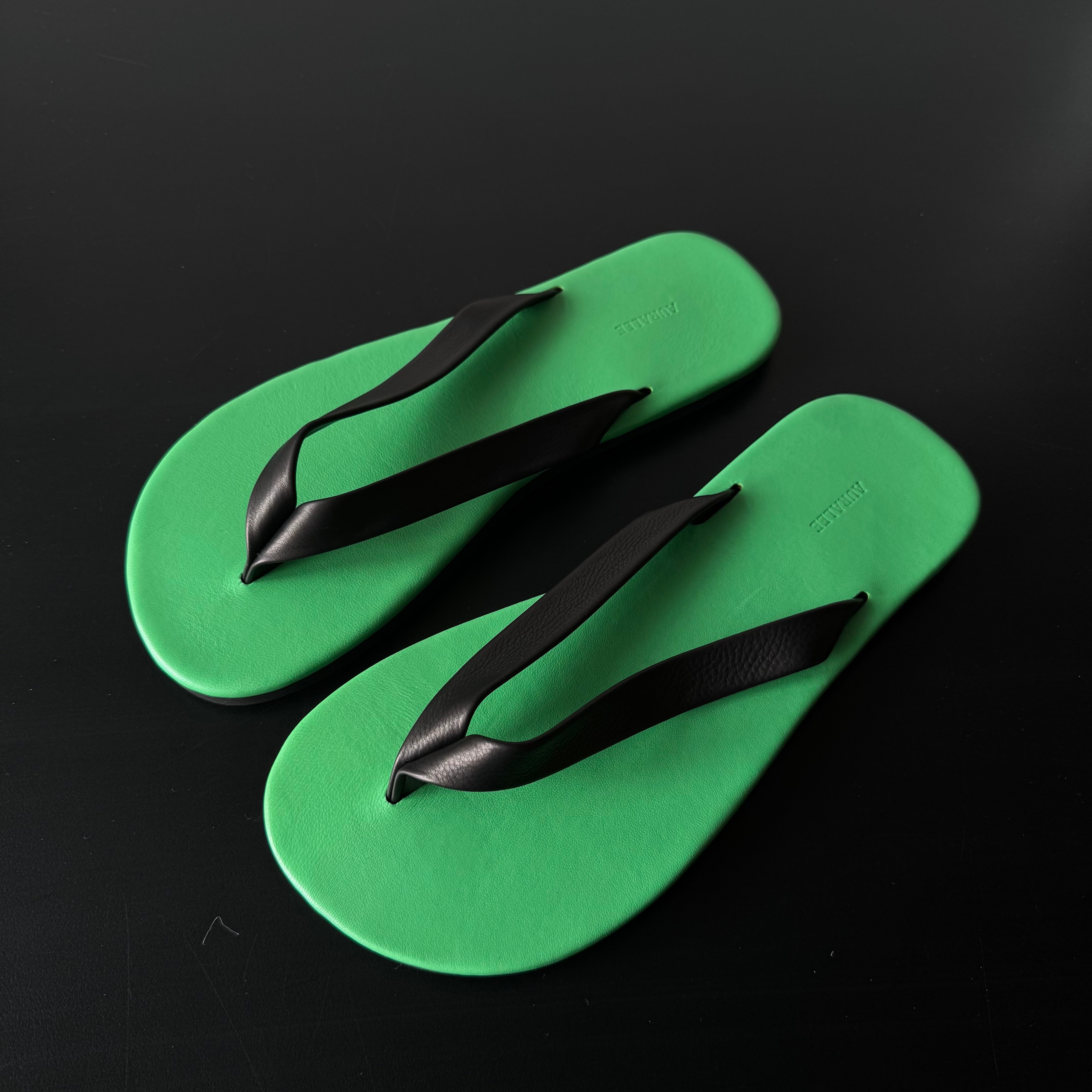AURALEE SOFT LEATHER FLIP-FLOPS | Less Higashi