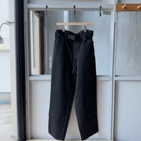 COMOLI　ブラックデニム ベルテッドパンツ
