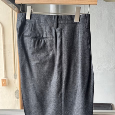 AURALEE　SUPER LIGHT WOOL TWO-TUCK SLACKS
