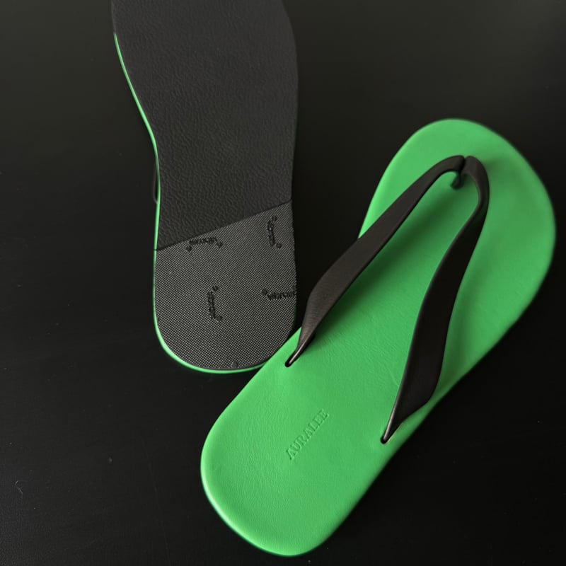 AURALEE SOFT LEATHER FLIP-FLOPS | Less Higashi