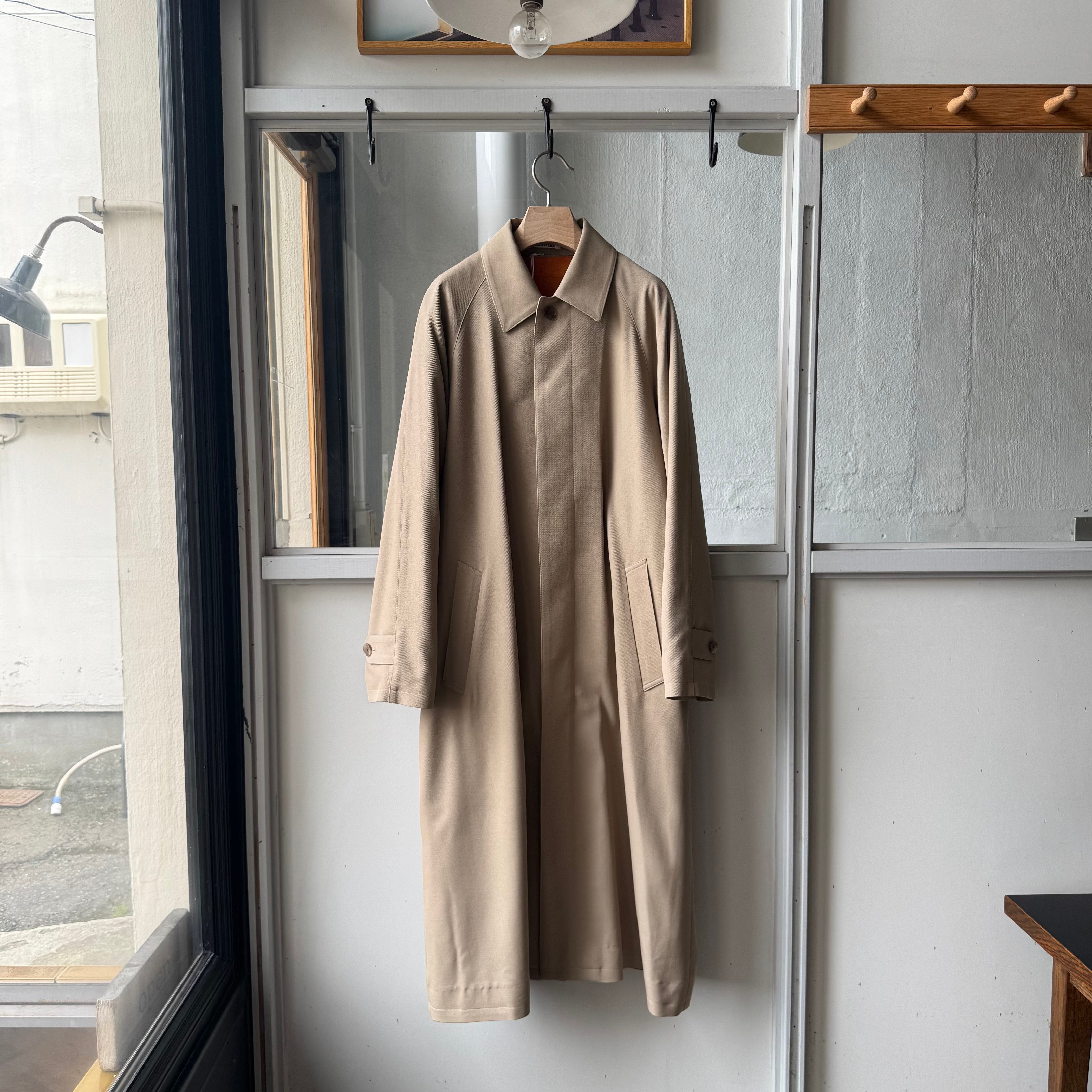 AURALEE ULTRA FINE WOOL TWILL WOOL-LINED COAT |