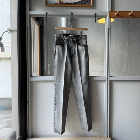 AURALEE　FADED HEAVY DENIM CENTER-PLEATED PANTS