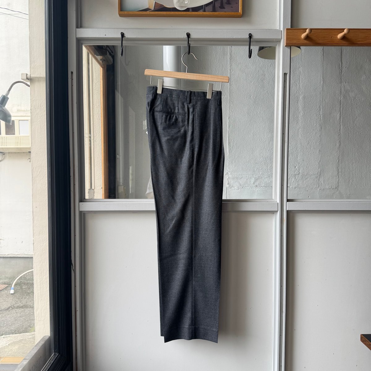 パンツ auralee SUPER LIGHT WOOL TWO-TUCK SLACKS fit=scale-down,w=1200