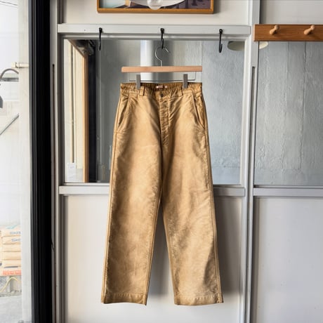 AURALEE　GARMENT-DYED ORGANIC COTTON HEAVY MOLESKIN PANTS