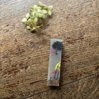黄色いチョゴリの女人 石のはんこ