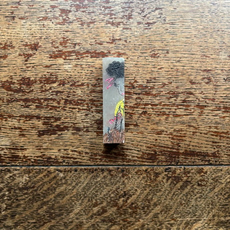 黄色いチョゴリの女人 石のはんこ