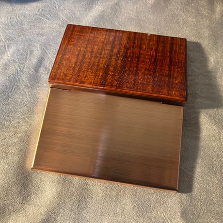 【一点もの】STRINGS　CARD　CASE（縦木目）/ピンクゴールド