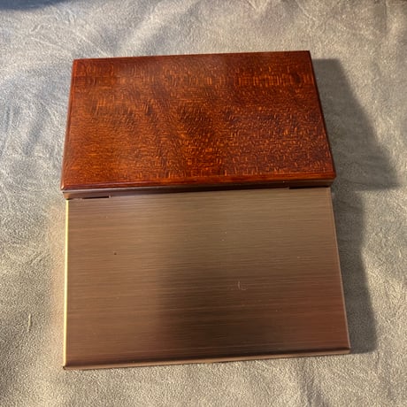 【一点もの】STRINGS　CARD　CASE（縦木目）/ピンクゴールド