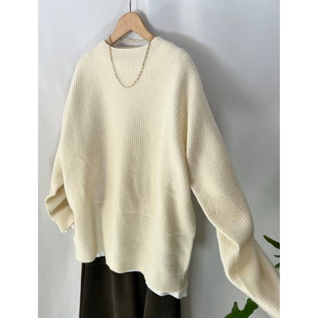 Low guage crew-neck wool sweater