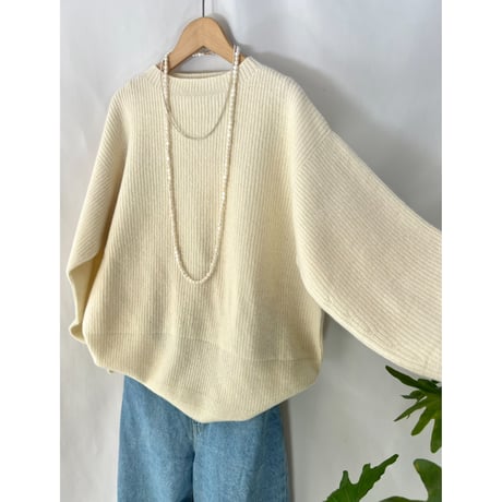 Low guage crew-neck wool sweater
