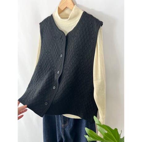 quilted pattern knit vest
