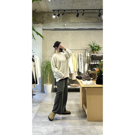 Low guage crew-neck wool sweater