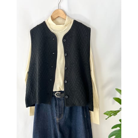 quilted pattern knit vest