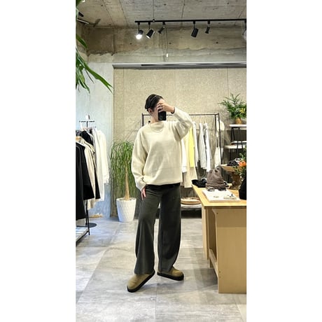 Low guage crew-neck wool sweater