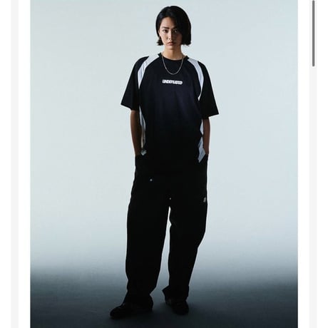 王一博・関連商品（UNDEFEATED）★ 85 Racing 赛车 【 01 】 Tシャツ　※男女兼用《短袖运动 Tee》【予約商品・メーカー発送目安：発送日未定】
