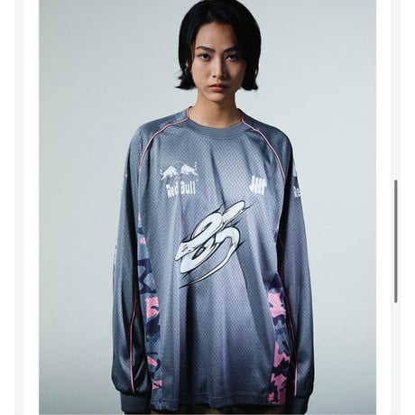 王一博・関連商品（UNDEFEATED）★ 85 Racing 赛车 【 03 】 長袖・メッシュトップス　※男女兼用《拼接长袖网眼衫》【予約商品・メーカー発送目安：発送日未定】
