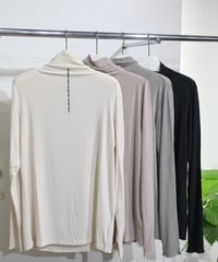 【ayane】856739 ベア天　縦ロゴプリントボルトネックロンT