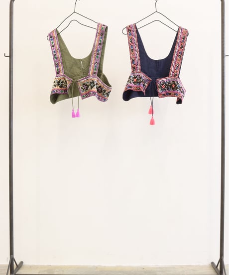 【LE MELANGE| '27 Spring Collection】コットンボイル刺繍ベスト 8713704／３月上旬から３月下旬発送予定