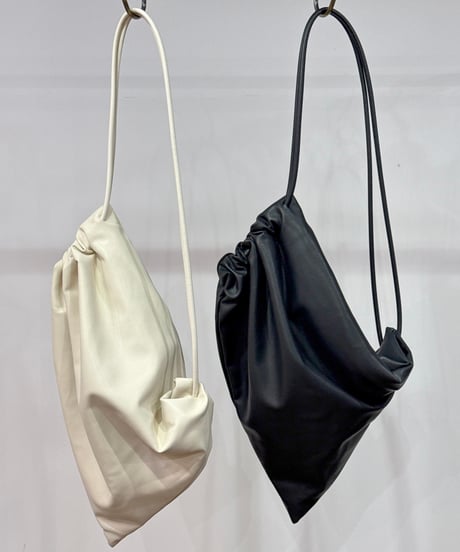 【PRIORITY | '27 Spring Collection】 フェイクレザークロスバッグ P71110BF／１月下旬から２月下旬発送予定