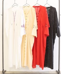 【LE MELANGE| '27 Spring Collection】 COTTON DOBBY STRIPE /DOT PRINT クロス刺繍ワンピース 8713601／３月中旬から４月上旬発送予定
