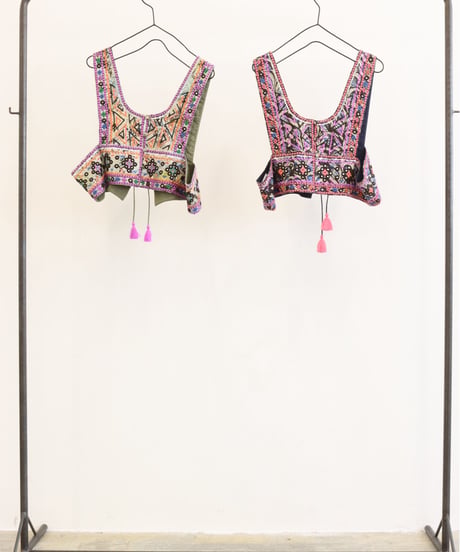 【LE MELANGE| '27 Spring Collection】コットンボイル刺繍ベスト 8713704／３月上旬から３月下旬発送予定