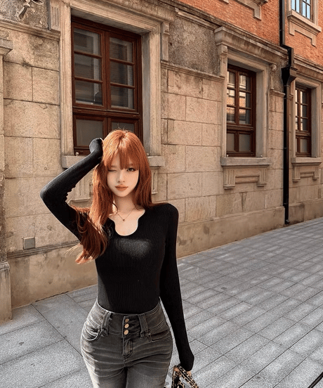 Elegant Scoop Neck Knit Top