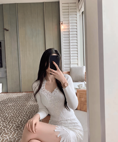 Lace Patchwork V-Neck Knit Top