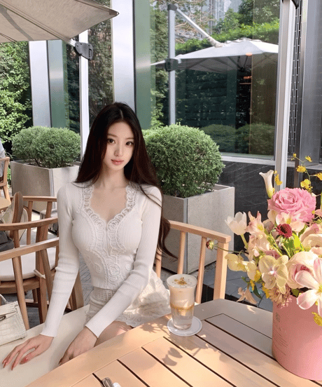Lace Patchwork V-Neck Knit Top