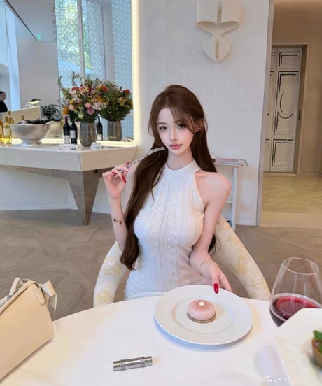 Elegant White Lace Halter Neck Knit Dress