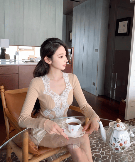 Lace Patchwork V-Neck Knit Top