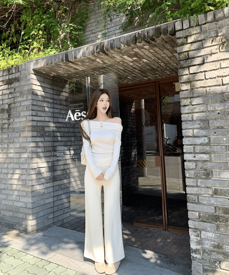 Elegant Off Shoulder Knit Set 【White】
