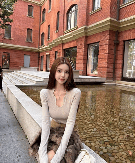 Elegant Scoop Neck Knit Top