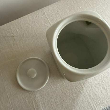 12.白磁の蓋もの